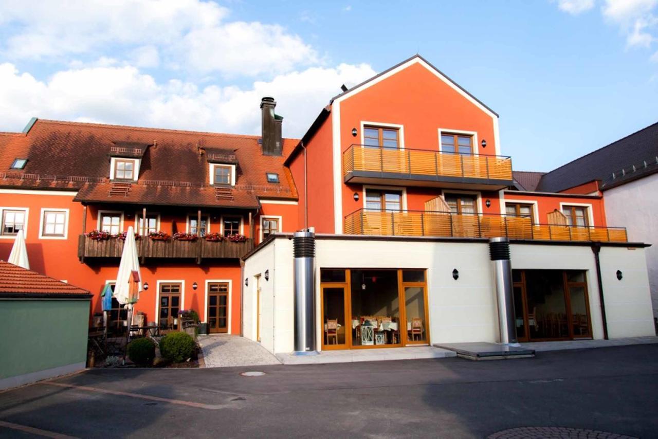 Da'Sporrer Hotel & Wirtshaus Neunburg vorm Wald Exterior photo